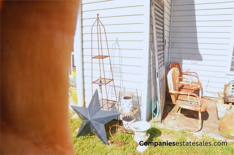 Seven (7) Garden Decorative Items: Metal Chairs, Star, Pots and Plantos