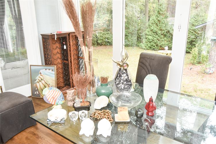 Decorative Items: Artwork, Seashells and Figurines