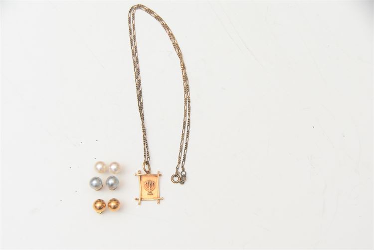 Gold Pendant Necklace